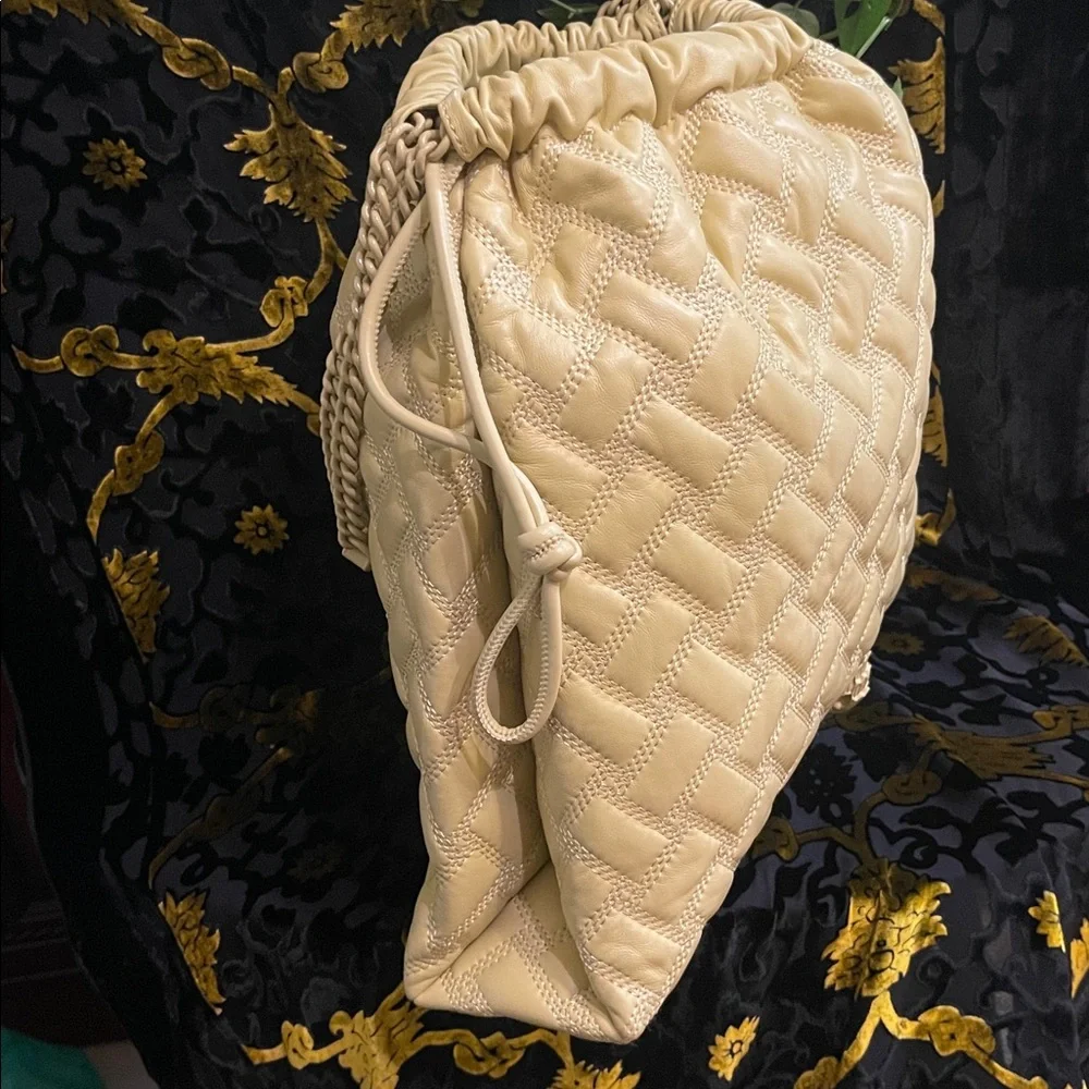 Kurt Geiger Quilted Leather Shoulder Handbag . Pristine Condition - Picture 8 of 11